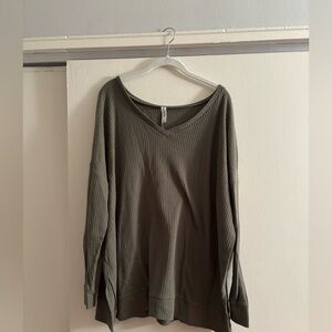 Green zenena sweater with small slit on sides in size 2X